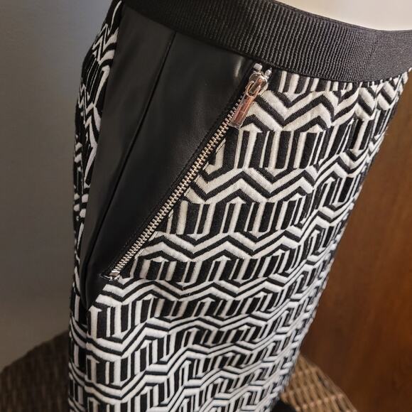 Raffaella Stretch Textured Pencil Skirt M Graphic Pull On Faux Leather Career - Picture 8 of 9